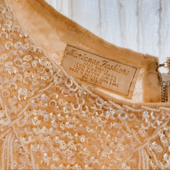 AUTHENTIC VINTAGE hand-beaded sweater tank - Picture 6 of 6